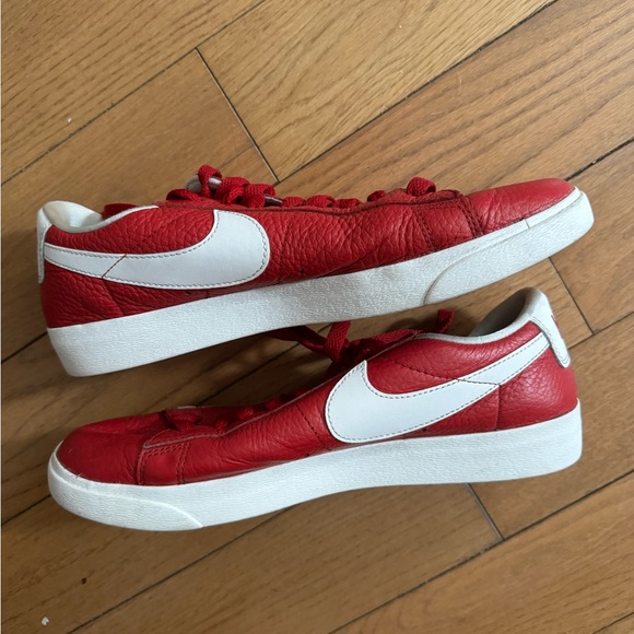 Nike Women’s Sneakers - Picture 2 of 5